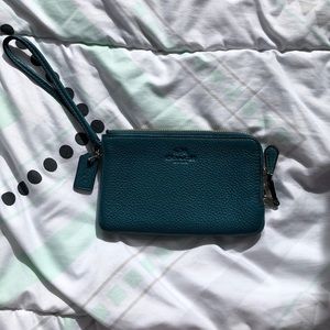 Small wristlet